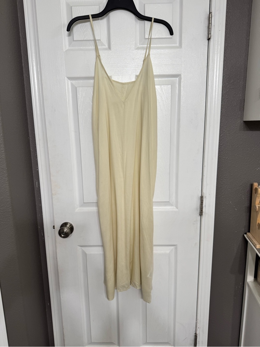 FARM Rio Floral Arabesque Cream Maxi Dress with Bold Black Floral
Print XL - Picture 9 of 16